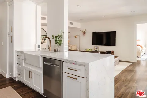 $850,000 | 1010 Palm Avenue, Unit 106, West Hollywood, CA 90069