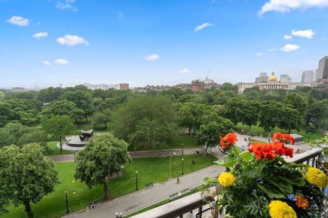 a outdoor view of a house with a yard