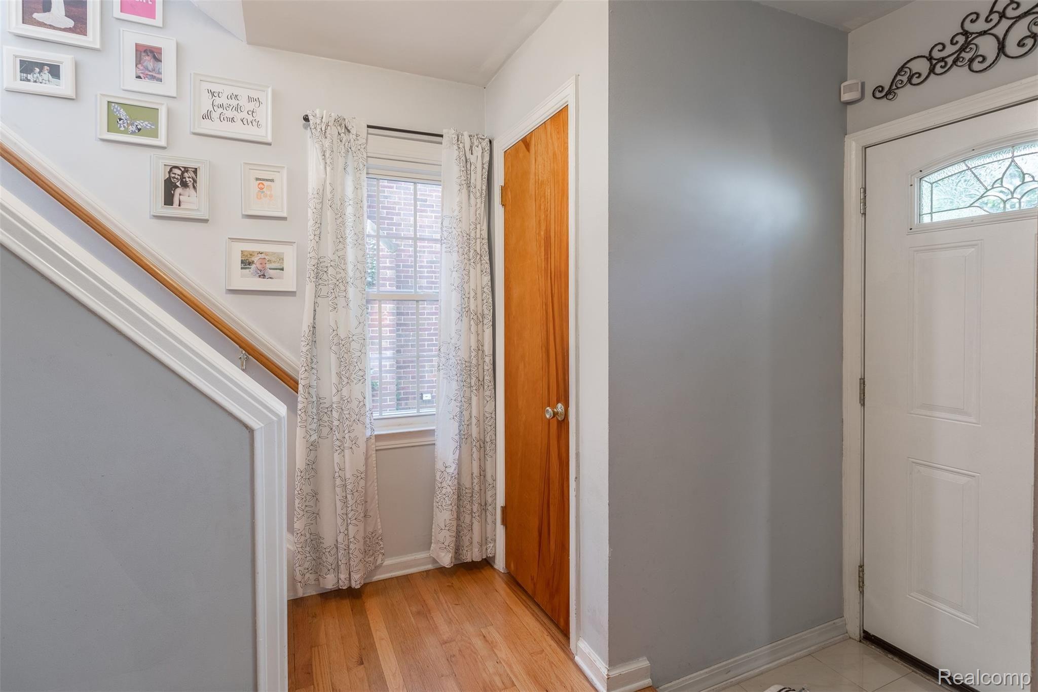 1714 Bournemouth Road Grosse Pointe, MI 48236 - Photo 2 of 16 Bournemouth-2.jpg