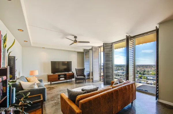 $399,995 | 207 West Clarendon Avenue, Unit 20B, Phoenix, AZ 85013