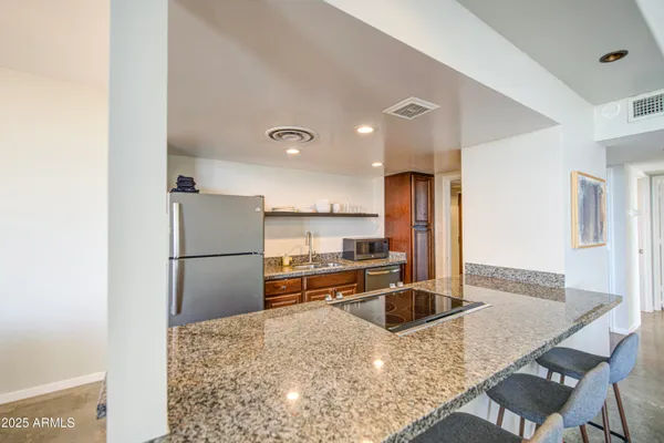 $399,995 | 207 West Clarendon Avenue, Unit 20B, Phoenix, AZ 85013
