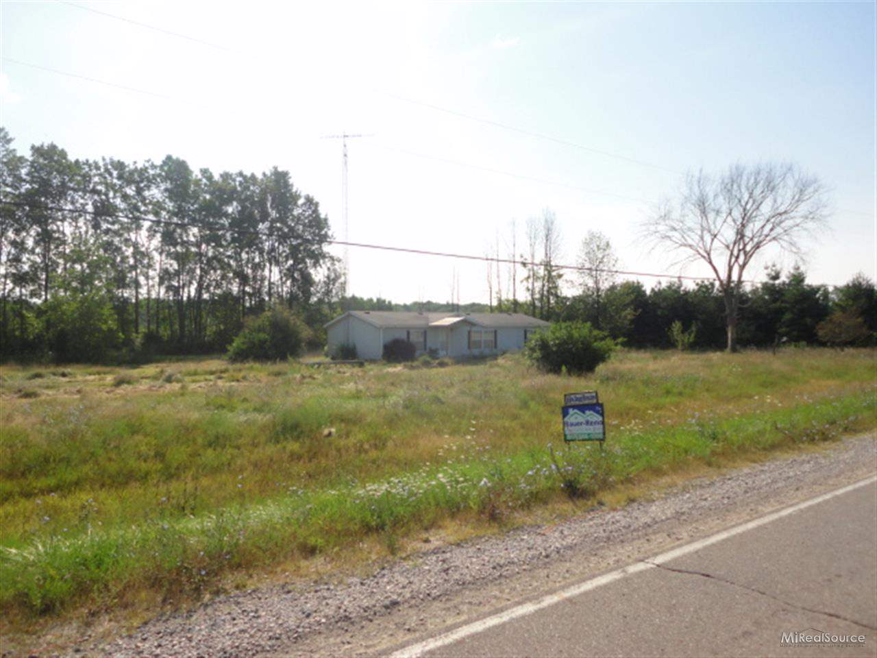 6356 Black River Road Croswell, MI 48422 - Photo 7 of 22 31162683-6.JPG