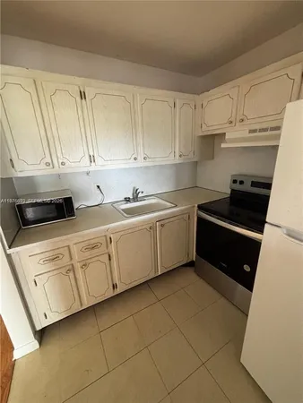 $1,200 | 36 Windsor East, Unit B, West Palm Beach, FL 33417