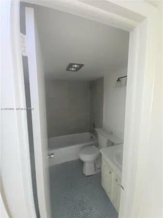 $1,200 | 36 Windsor East, Unit B, West Palm Beach, FL 33417