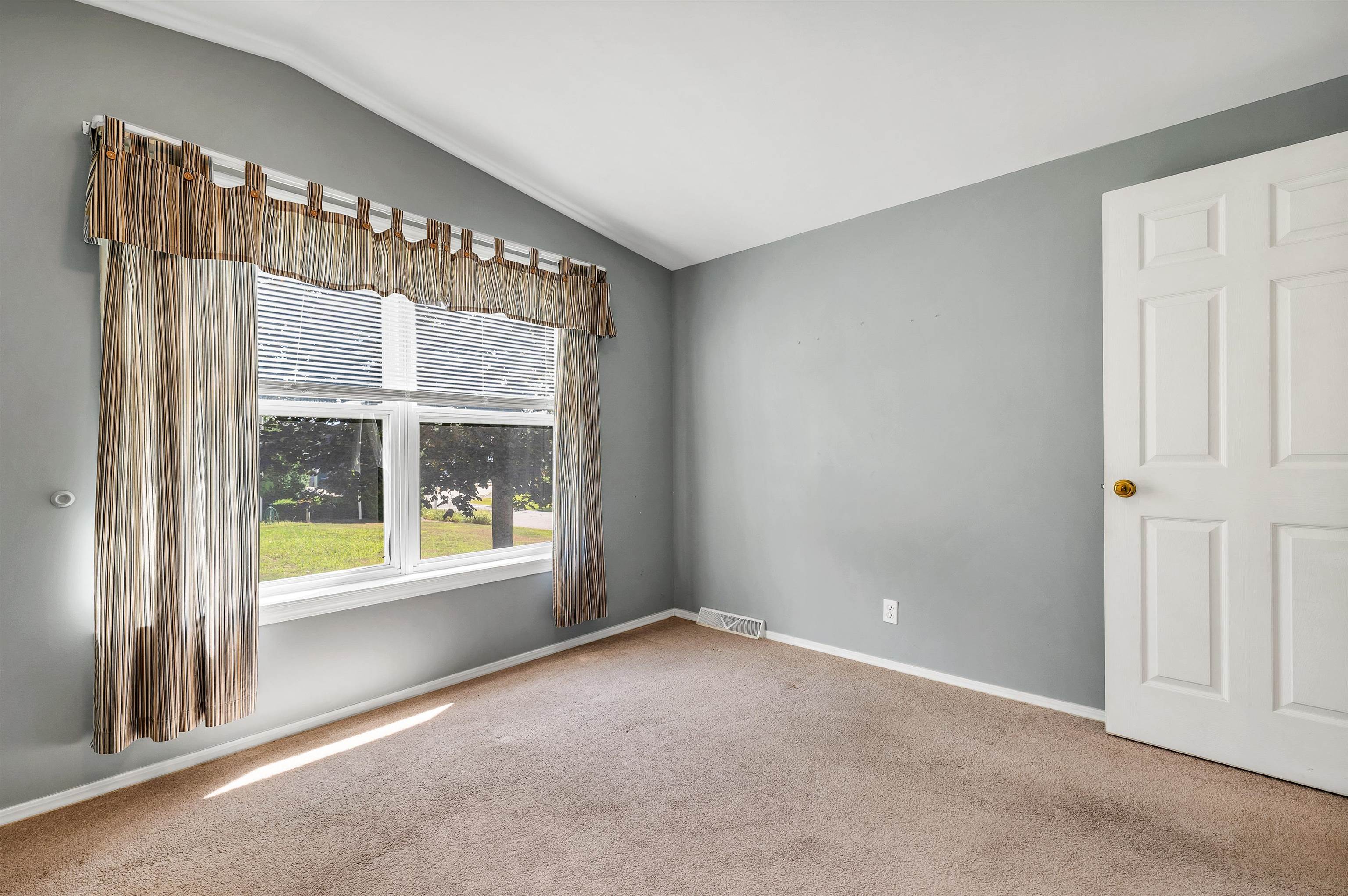 2 Hemlock Road Tilton, NH 03276 - Photo 14 of 35