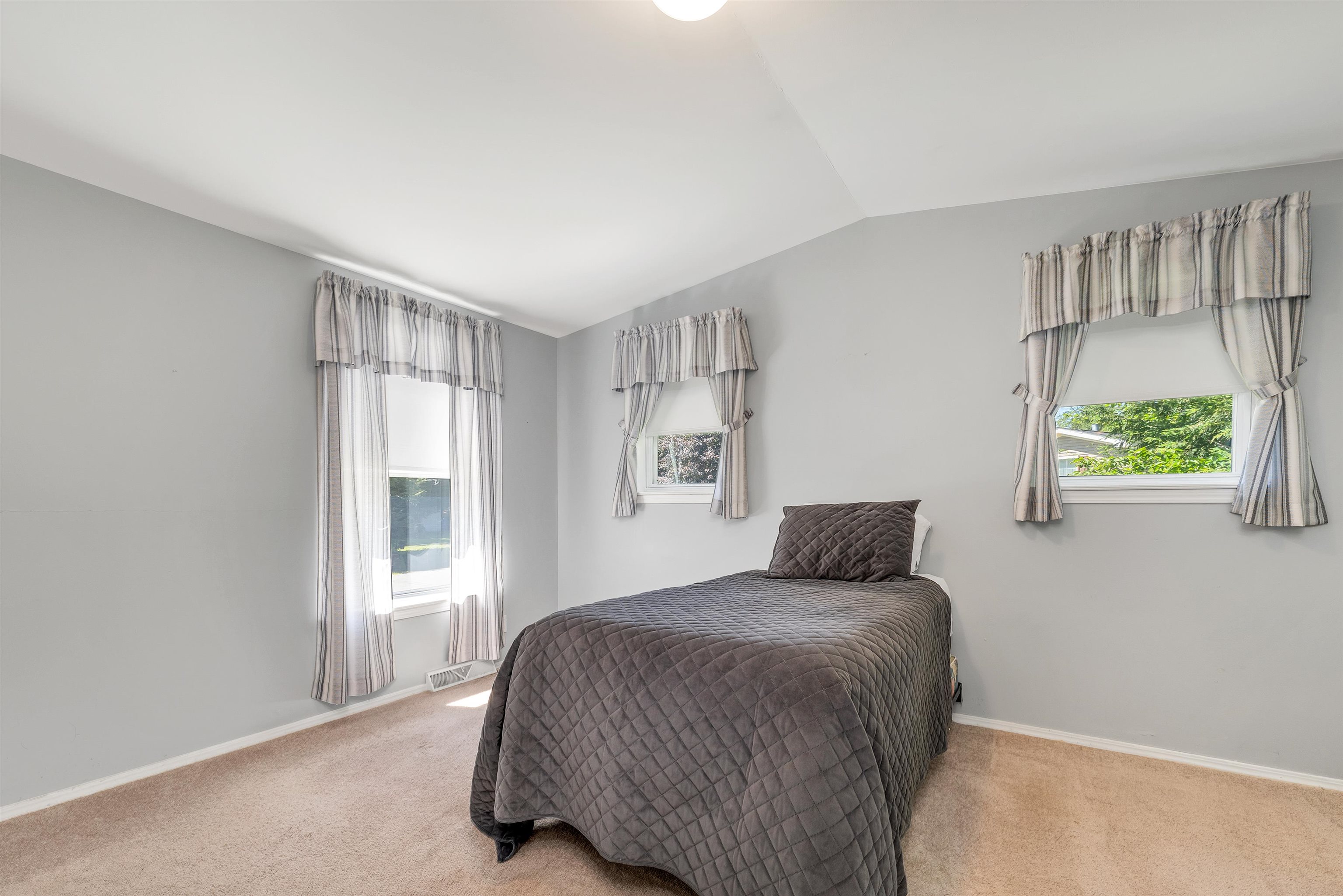 2 Hemlock Road Tilton, NH 03276 - Photo 17 of 35