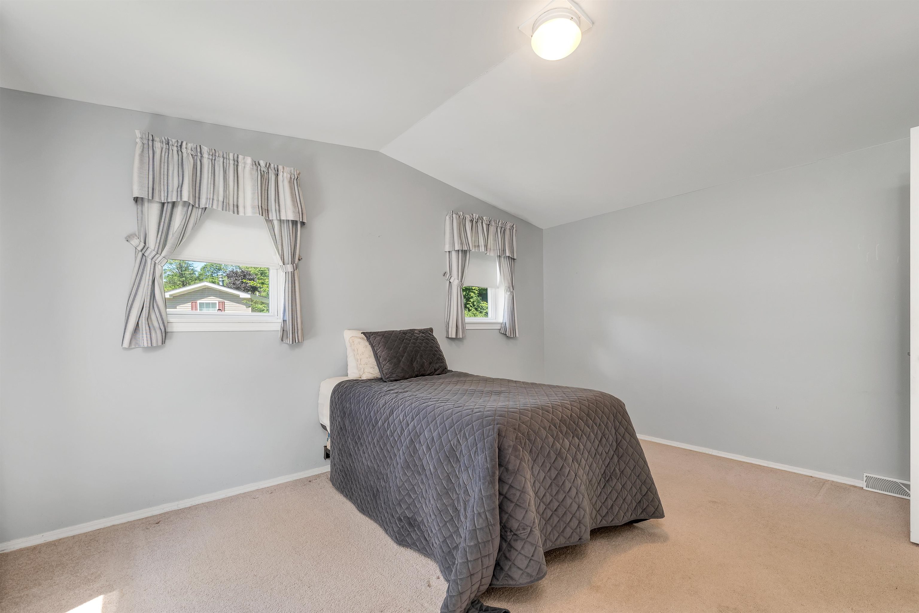 2 Hemlock Road Tilton, NH 03276 - Photo 18 of 35