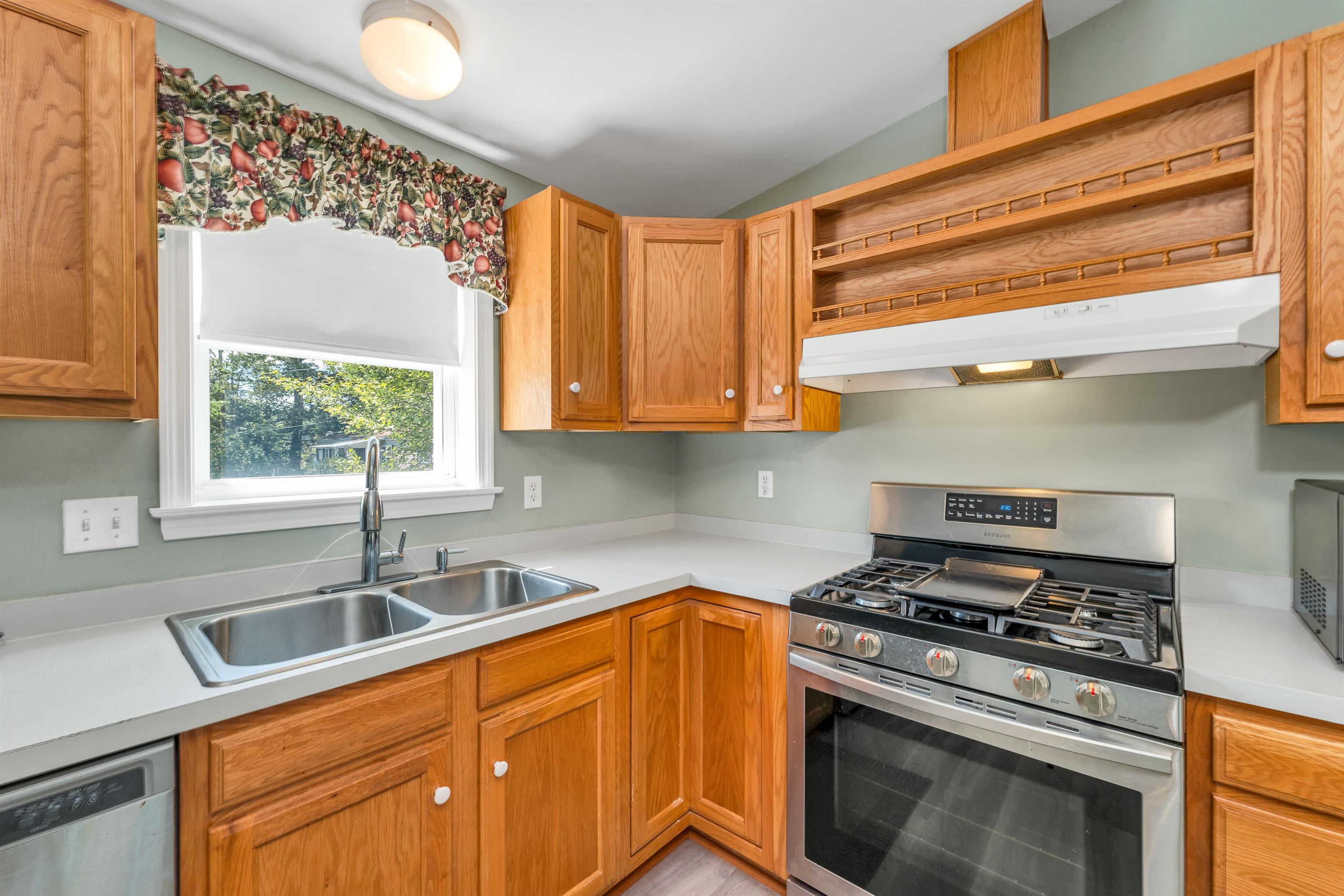 2 Hemlock Road Tilton, NH 03276 - Photo 3 of 35