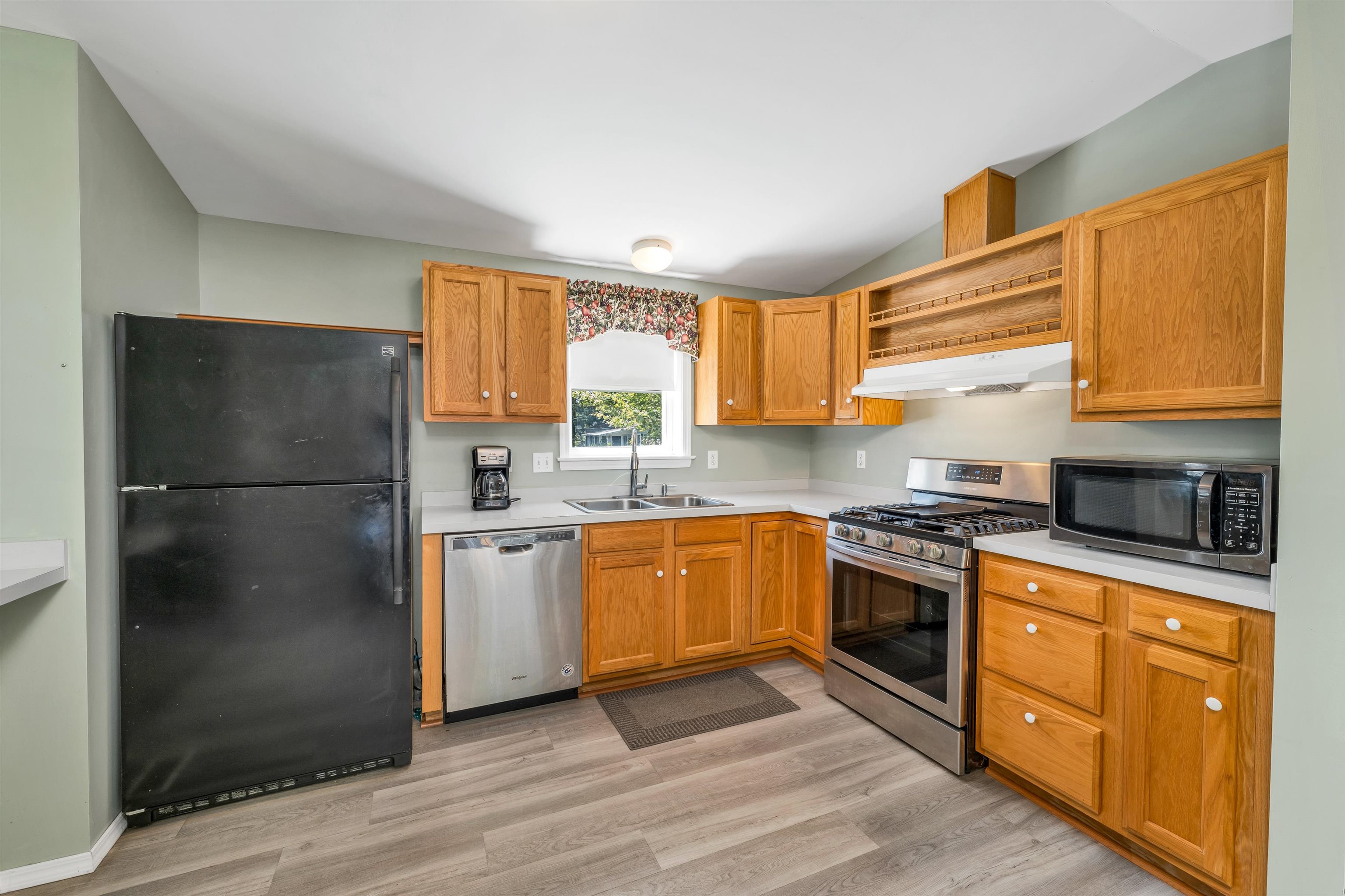 2 Hemlock Road Tilton, NH 03276 - Photo 5 of 35