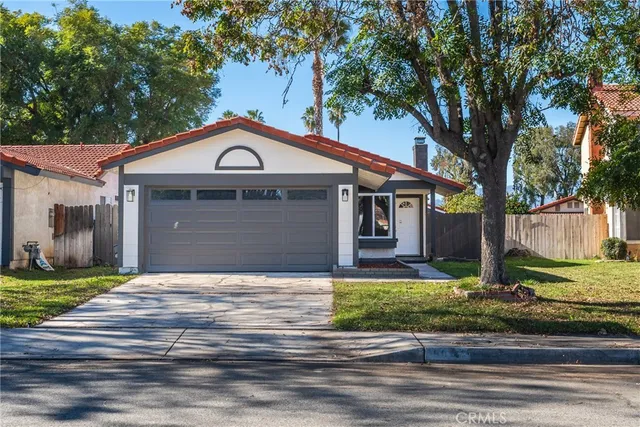 $524,999 | 807 Santa Fe Lane, Colton, CA 92324