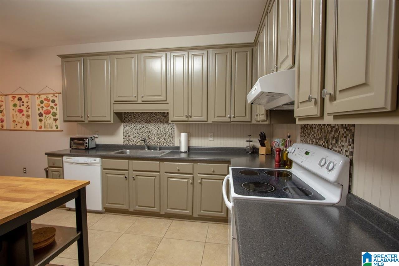 104 Spring Place Alabaster, AL 35007 - Photo 10 of 32