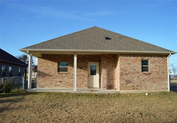 $1,825 | 221 East Paris Street, Palmer, TX 75152