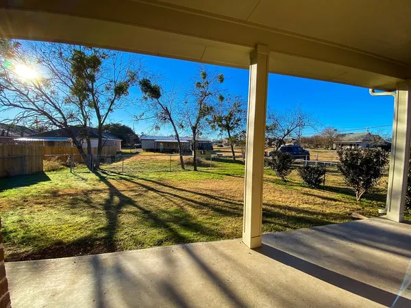 $1,825 | 221 East Paris Street, Palmer, TX 75152