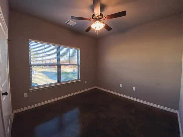 $1,825 | 221 East Paris Street, Palmer, TX 75152