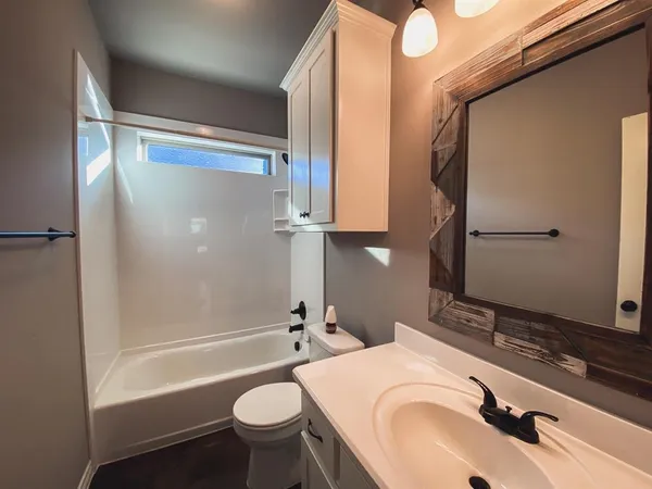 $1,825 | 221 East Paris Street, Palmer, TX 75152