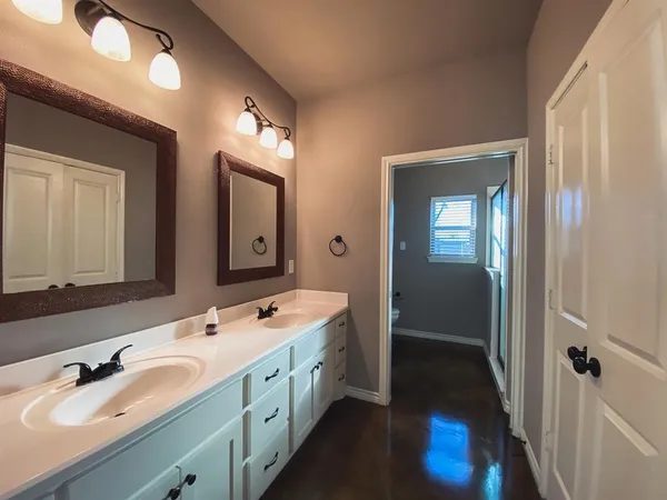 $1,825 | 221 East Paris Street, Palmer, TX 75152