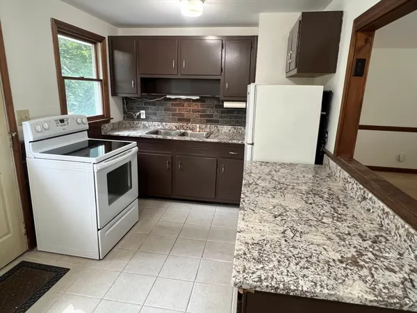 $2,500 | 12 Saran Avenue, Unit 12, Bedford, MA 01730