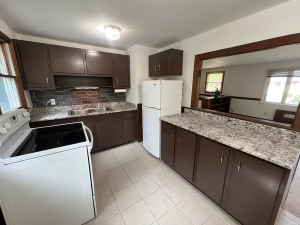 $2,500 | 12 Saran Avenue, Unit 12, Bedford, MA 01730