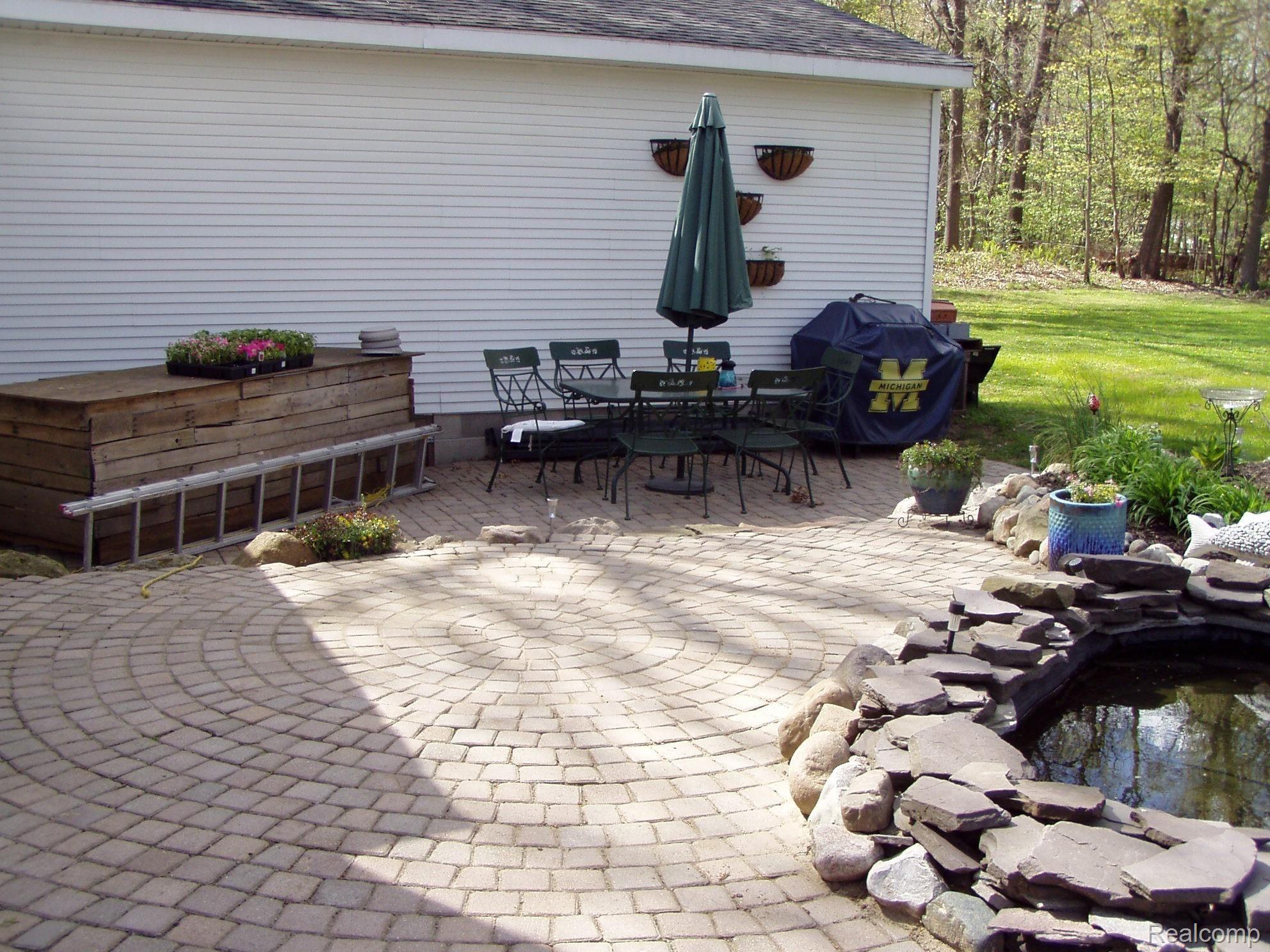 36850 Herman Street Romulus, MI 48174 - Photo 9 of 18 two tiered patio