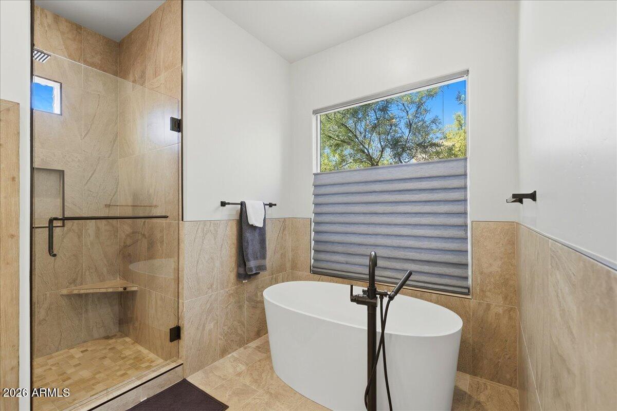 105 Regan Road Sedona, AZ 86351 - Photo 17 of 26 26-Primary Bathroom
