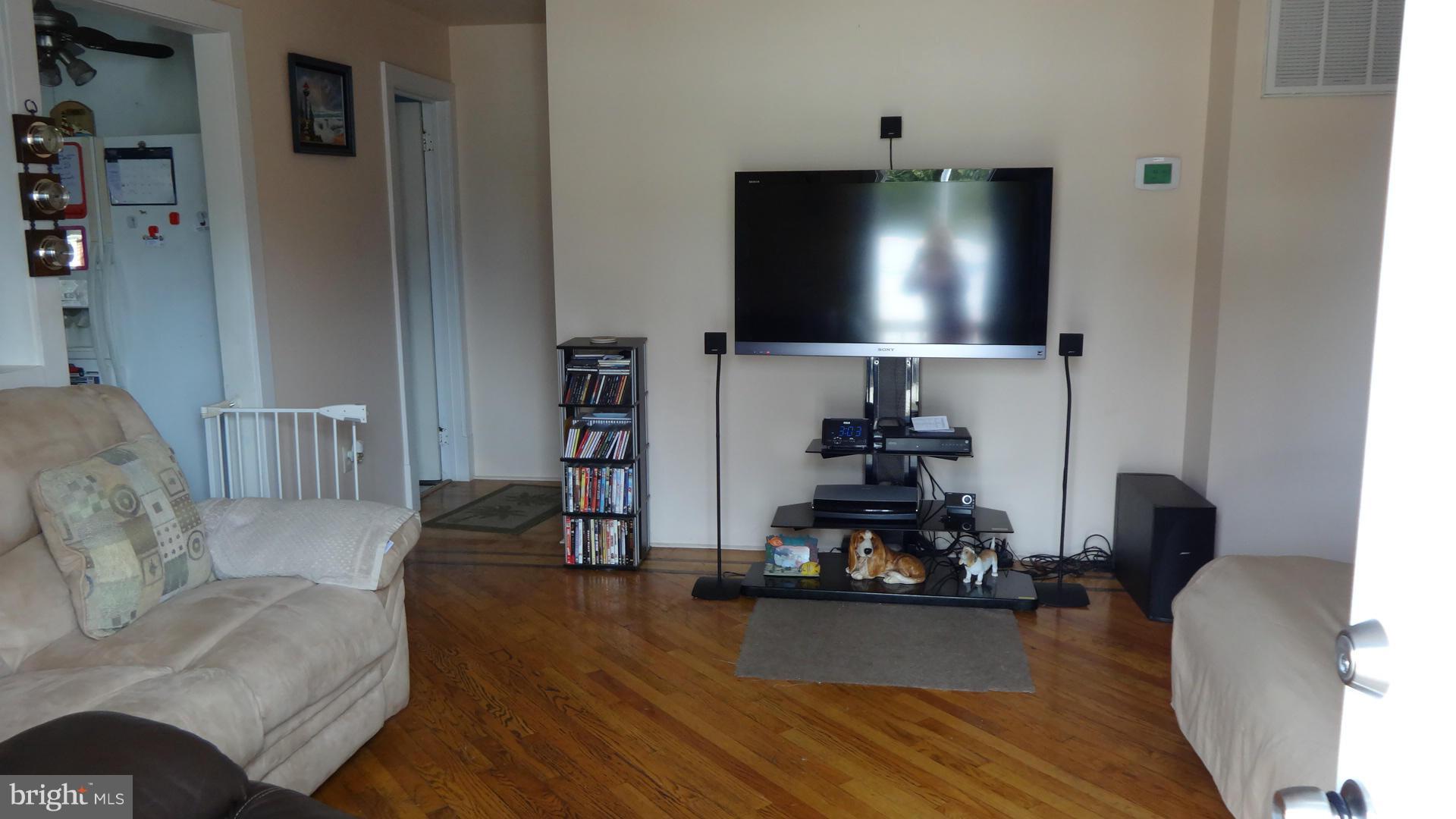 1731 Quantico Road Edgewater, MD 21037 - Photo 4 of 14 Living Room