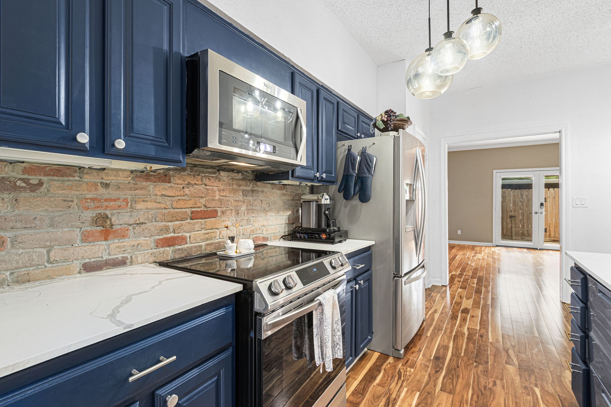 3749 Wakeforest Avenue Houston, TX 77098 - Photo 14 of 36 Updated kitchen flows into west large living room and to the east dinning roo .