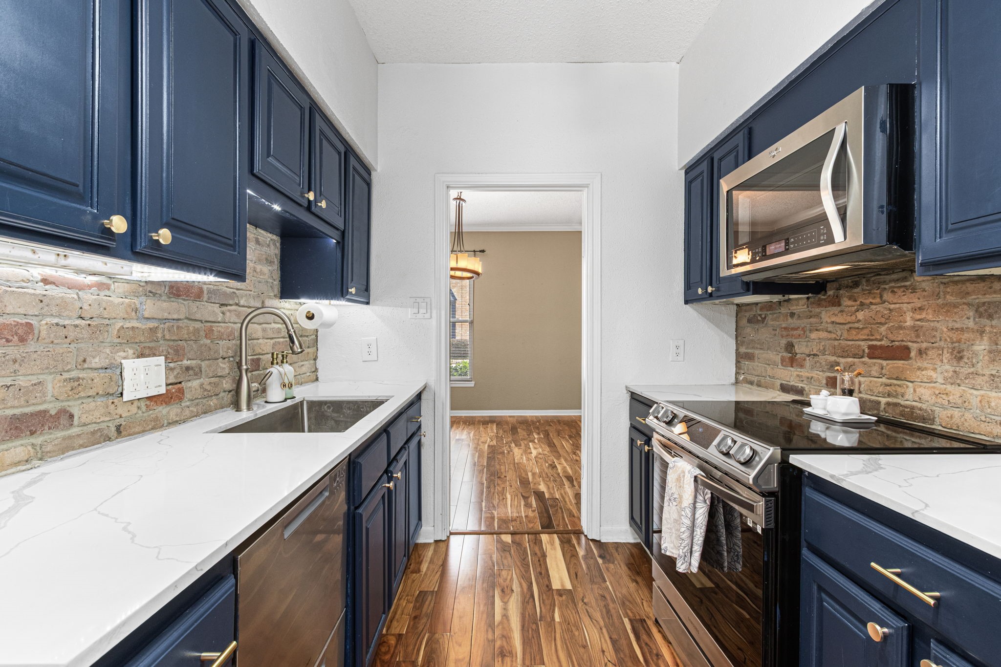 3749 Wakeforest Avenue Houston, TX 77098 - Photo 16 of 36 Updated Kitchen with Stainless Steel premium appliance's.