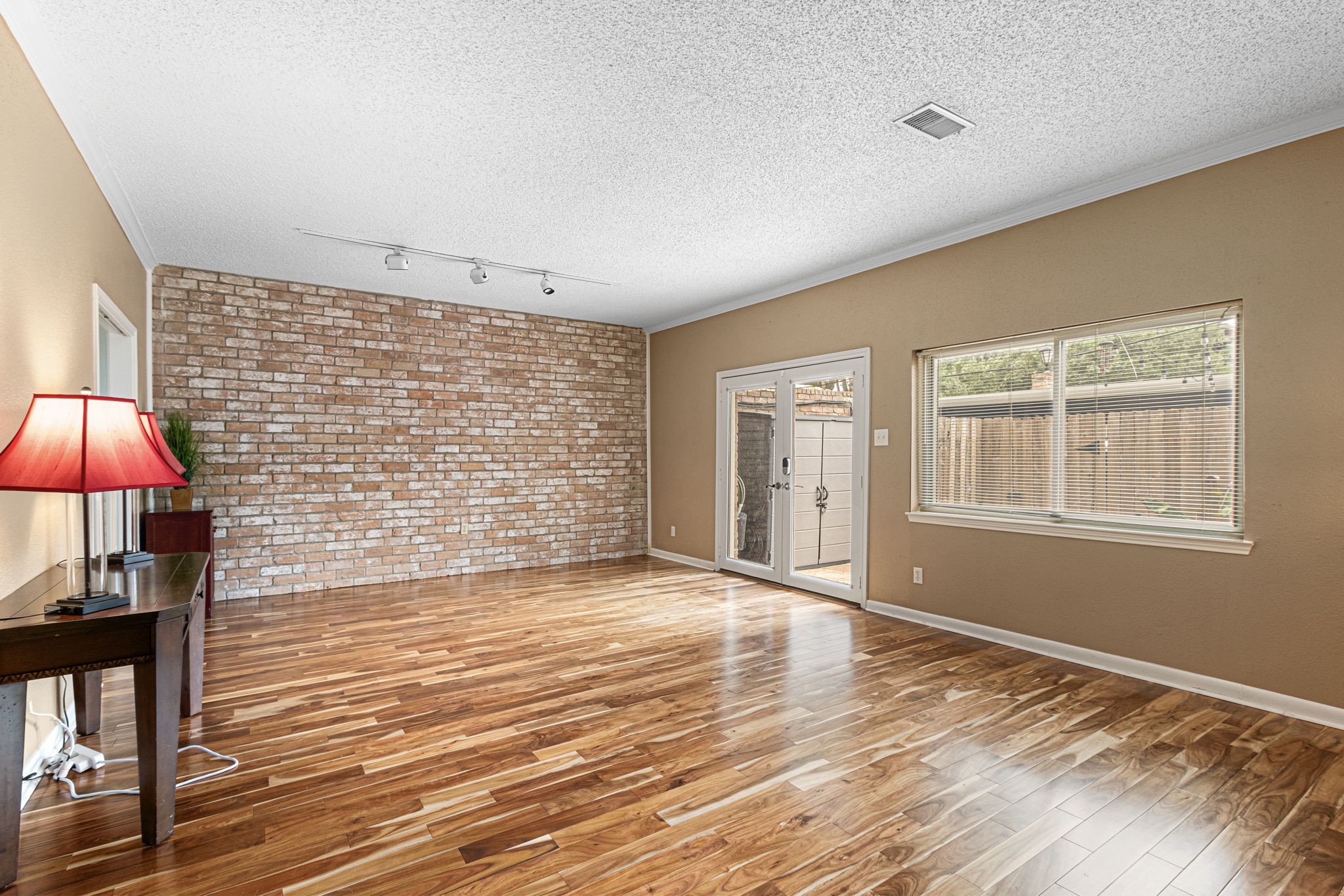 3749 Wakeforest Avenue Houston, TX 77098 - Photo 6 of 36 Large open downstairs living room. East view.