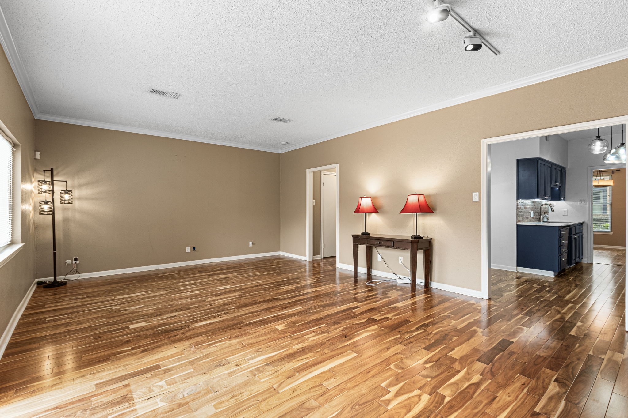 3749 Wakeforest Avenue Houston, TX 77098 - Photo 7 of 36 West view of large Living room.