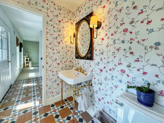 $638,000 | 5 Clubhouse Court, Saratoga Springs, NY 12866