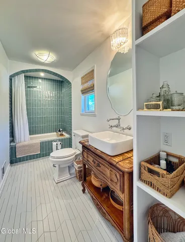 $638,000 | 5 Clubhouse Court, Saratoga Springs, NY 12866