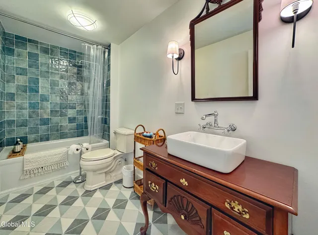 $638,000 | 5 Clubhouse Court, Saratoga Springs, NY 12866