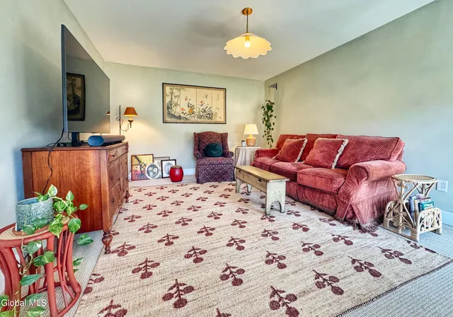 $638,000 | 5 Clubhouse Court, Saratoga Springs, NY 12866