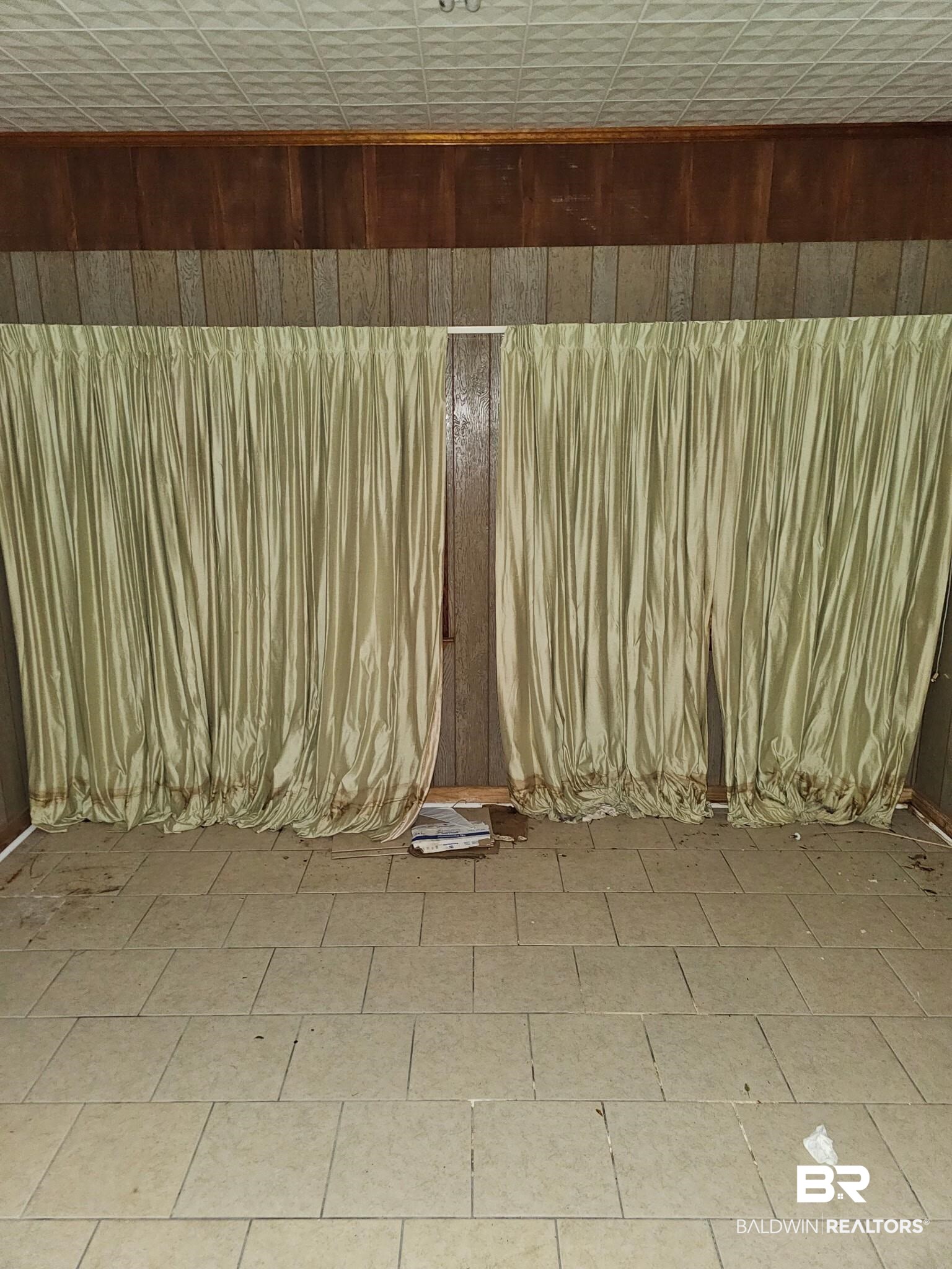 304 Sutherland Drive Mobile, AL 36611 - Photo 10 of 18 Empty room with wood walls