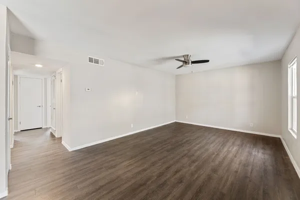 $1,050 | 5005 Manor Road, Unit 232, Austin, TX 78723