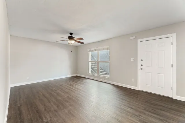$1,050 | 5005 Manor Road, Unit 232, Austin, TX 78723