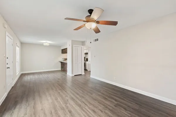 $1,050 | 5005 Manor Road, Unit 232, Austin, TX 78723