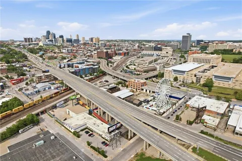 $325,000 | 360 West Pershing Road, Unit 190, Kansas City, MO 64108