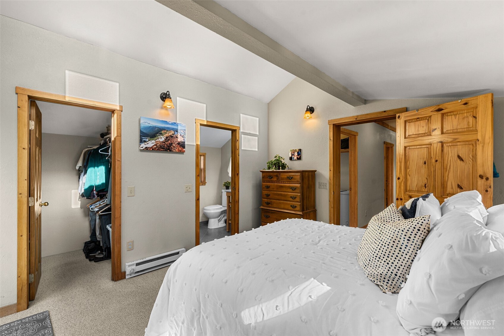 75 Purtteman Gulch Road Chelan, WA 98816 - Photo 21 of 40 a bedroom with a bed and a large mirror