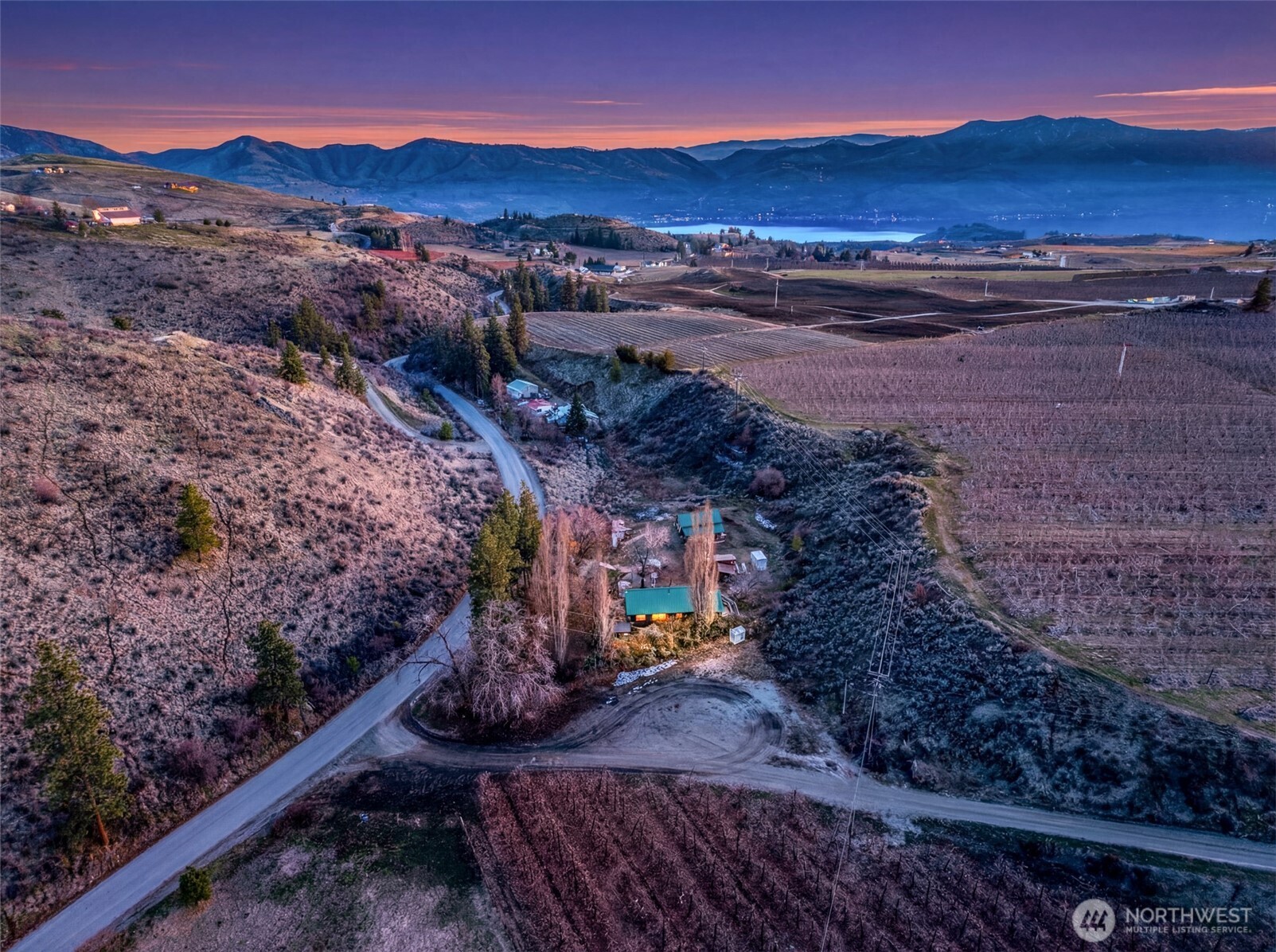 75 Purtteman Gulch Road Chelan, WA 98816 - Photo 40 of 40 a view of a city with mountain