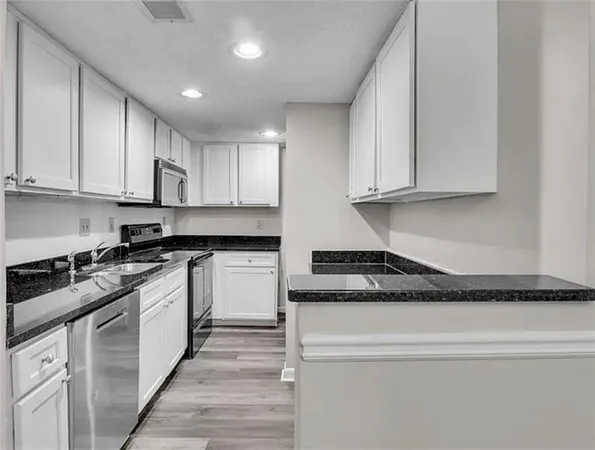 $1,899 | 6900 Roswell Road, Unit 10Q, Atlanta, GA 30328