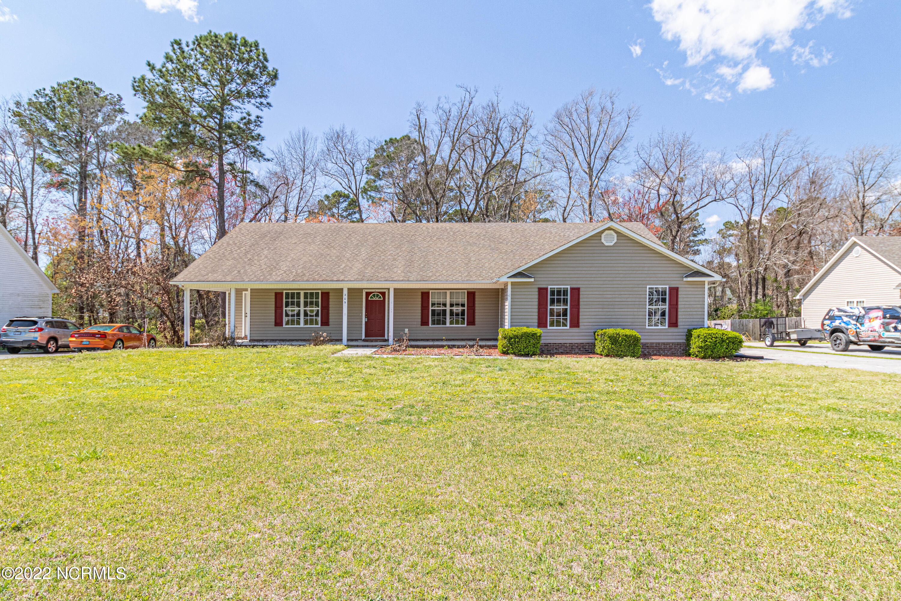 209 Lee Rogers Road Hubert, NC 28539 - Photo 2 of 40 listing (2 of 38)