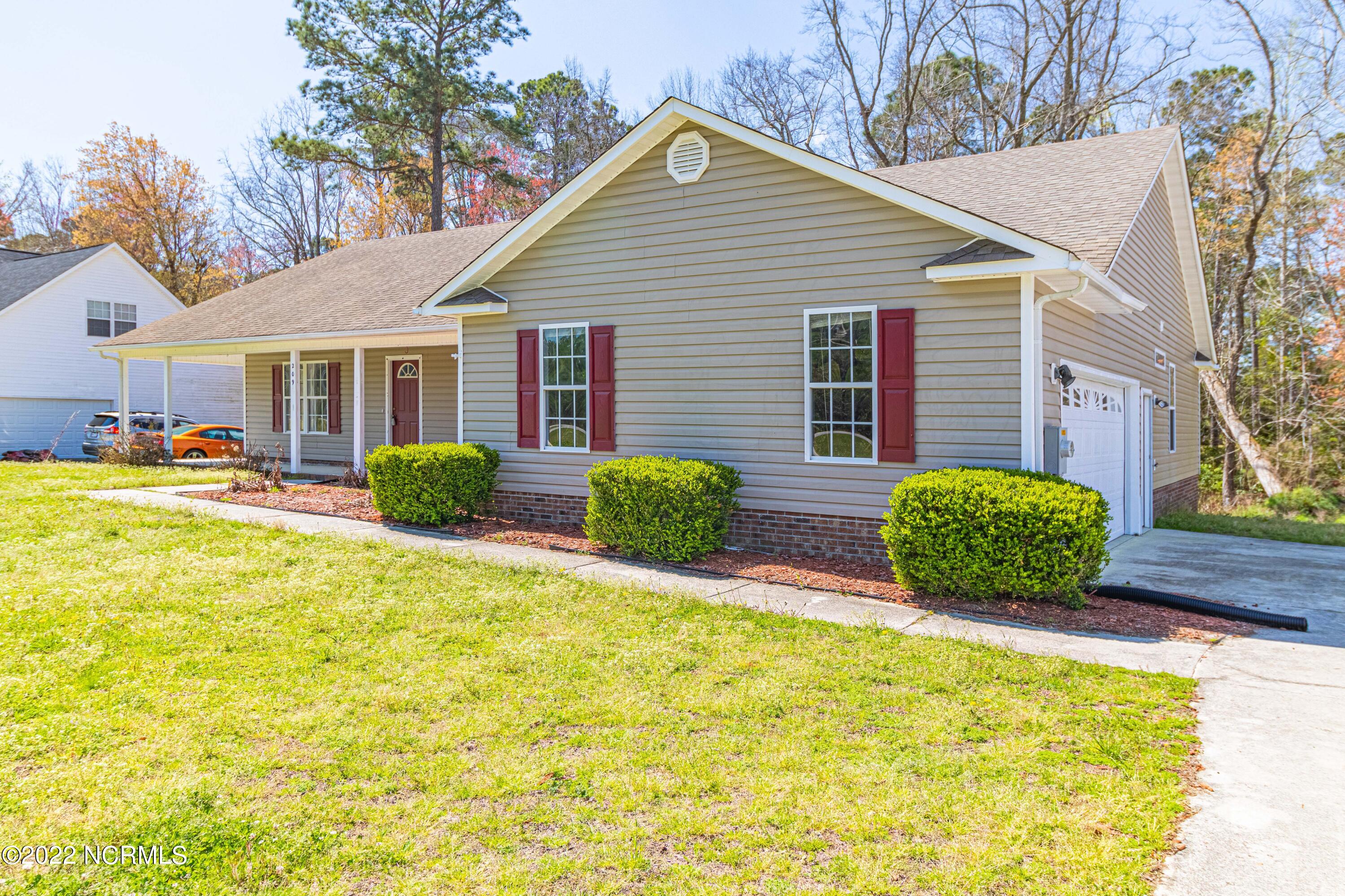 209 Lee Rogers Road Hubert, NC 28539 - Photo 5 of 40 listing (3 of 38)