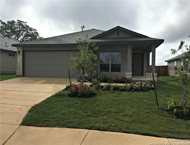 $1,695 | 914 Pumpkin, New Braunfels, TX 78130