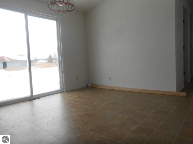 11571 Southwest County Line Road Blanchard, MI 49310 - Photo 9 of 16 1779180-9.JPG