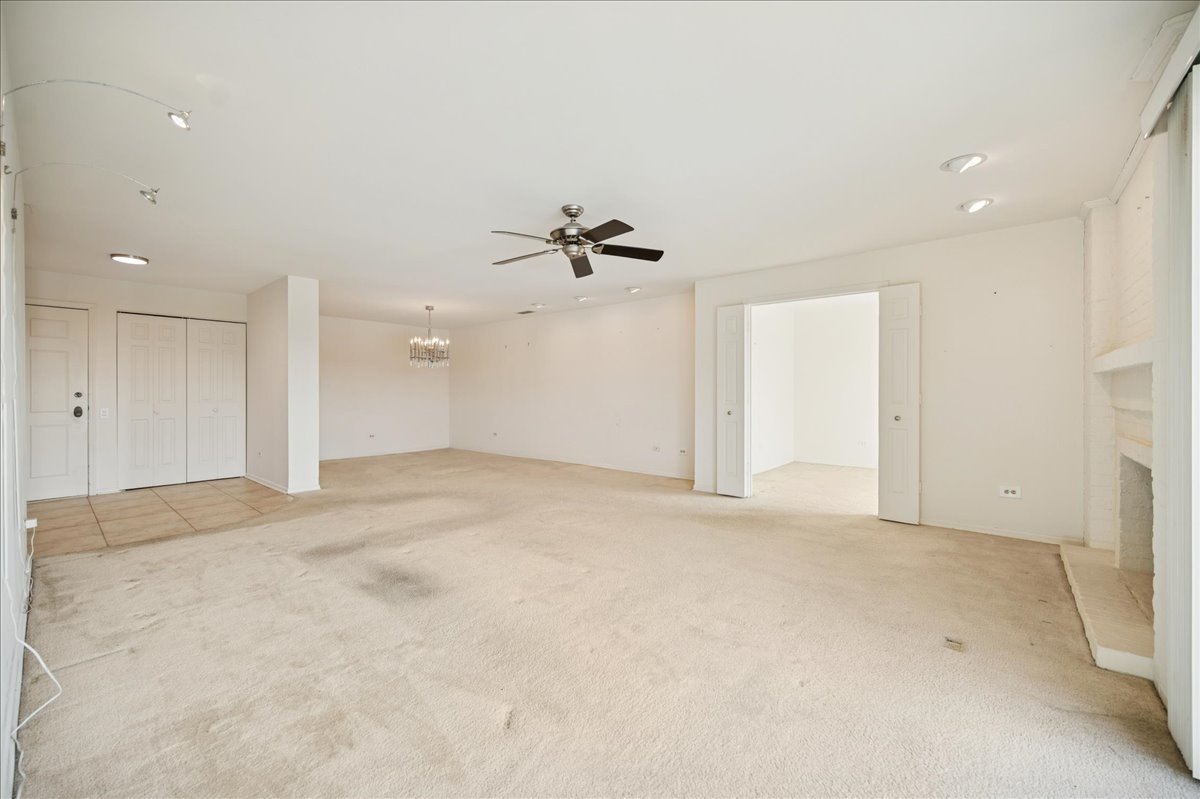 1721 Mission Hills Road, Unit 406 Northbrook, IL 60062 - Photo 5 of 23 an empty room with a bathroom