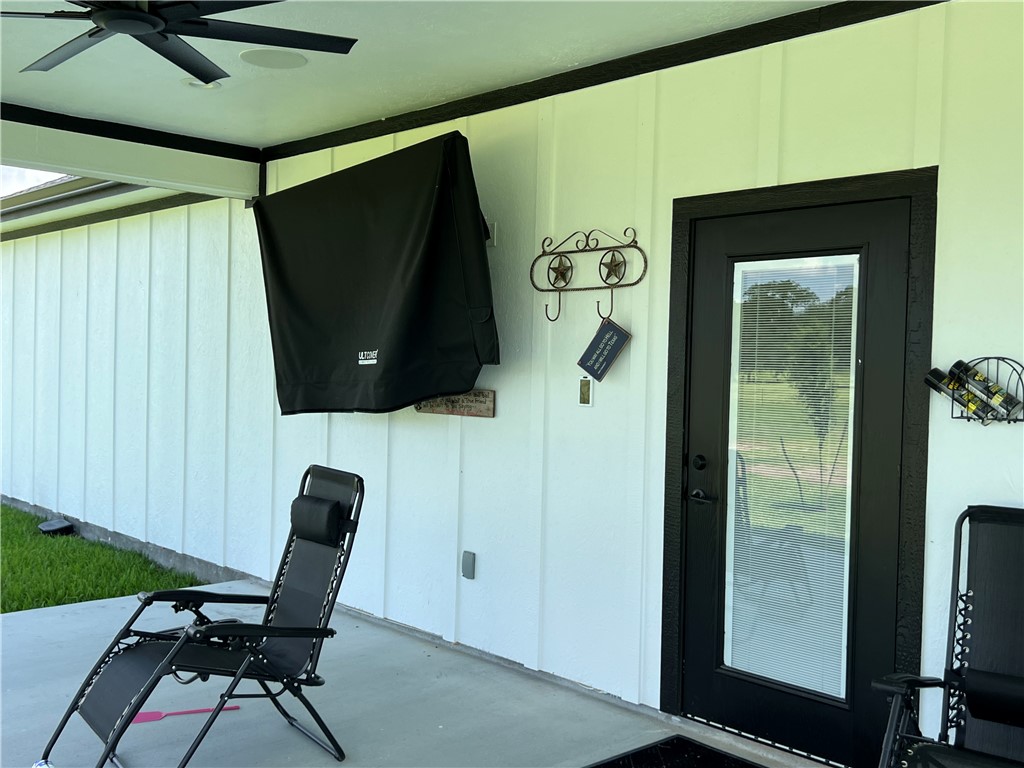 6770 Fm 1372 Road North Zulch, TX 77872 - Photo 28 of 29 Patio at Guest Home
