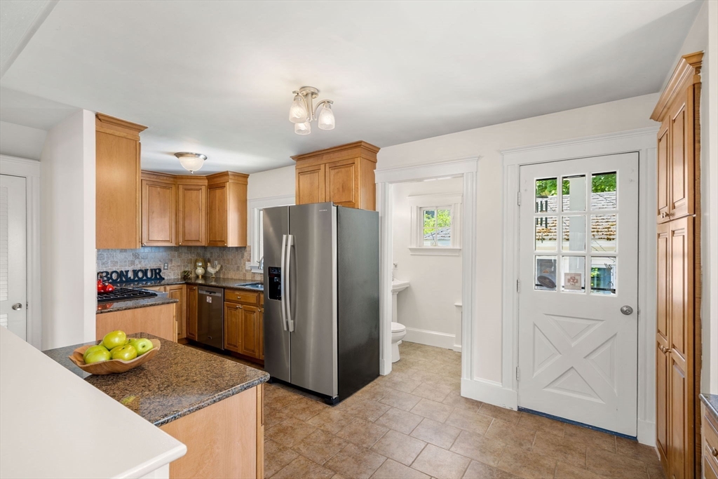 67 Millett Road Swampscott, MA 01907 - Photo 9 of 40