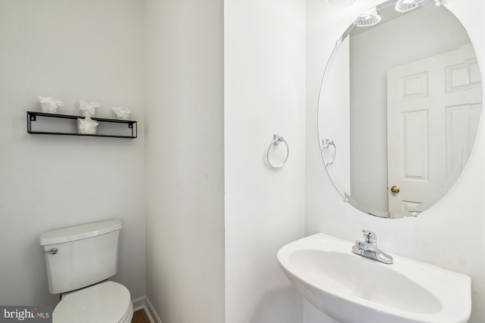 6688 Roderick Loop Gainesville, VA 20155 - Photo 14 of 40 a bathroom with a toilet sink and mirror