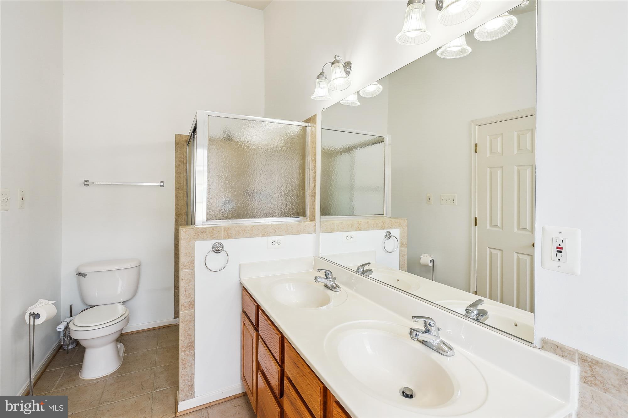 6688 Roderick Loop Gainesville, VA 20155 - Photo 23 of 40 a bathroom with a sink a toilet and a mirror